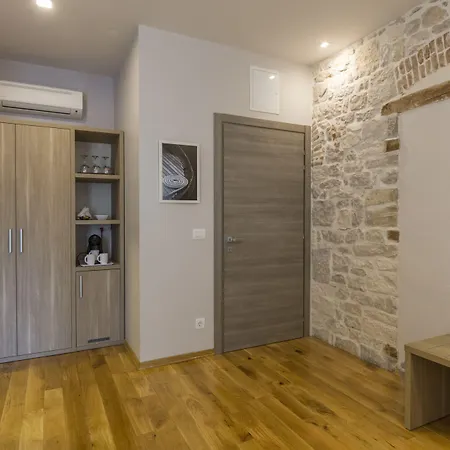 Tifani Luxury 2 *