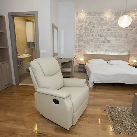 Lägenhet Tifani Luxury 2 *