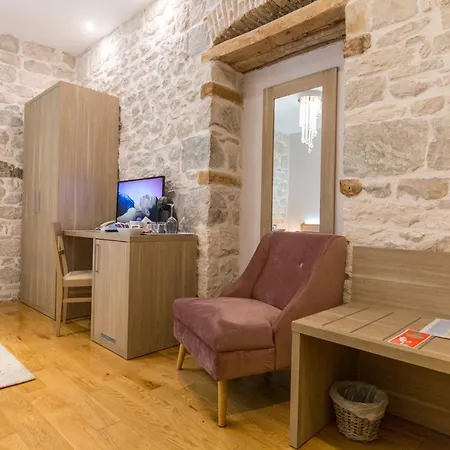 Tifani Luxury 2 *