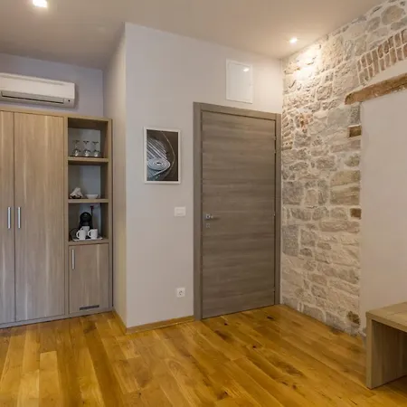 Tifani Luxury 2 Apartment