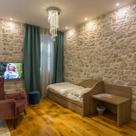 Lägenhet Tifani Luxury 2 *