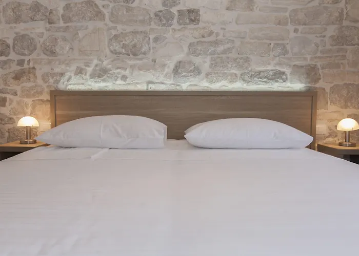 Tifani Luxury 2 *