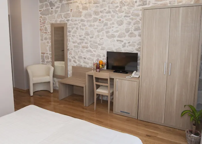 Tifani Luxury 2 *