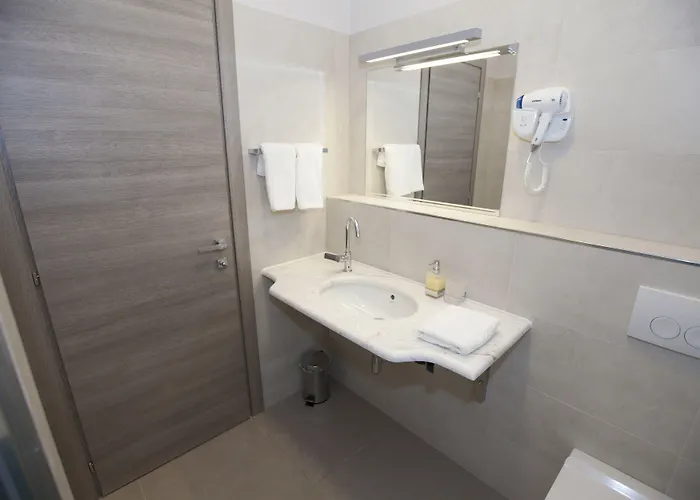 Tifani Luxury 2 *