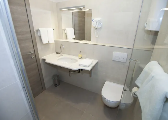 Tifani Luxury 2 *