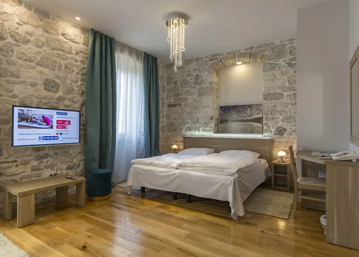 Tifani Luxury 2 *