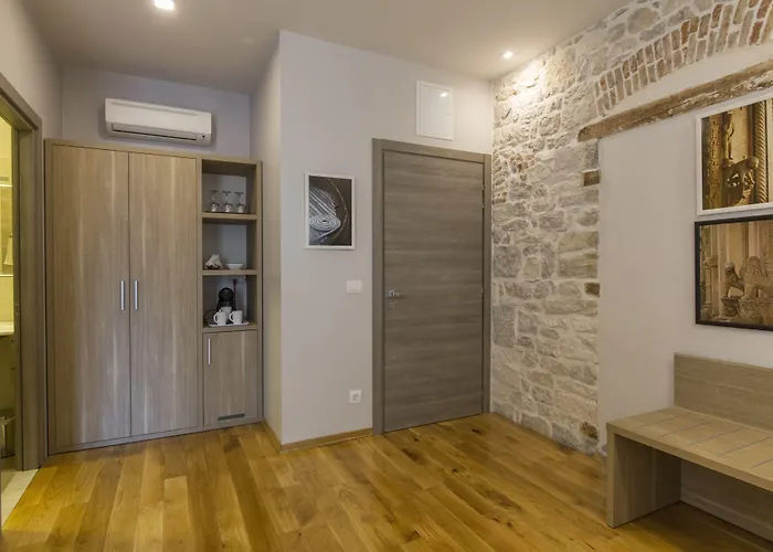 Tifani Luxury 2 *